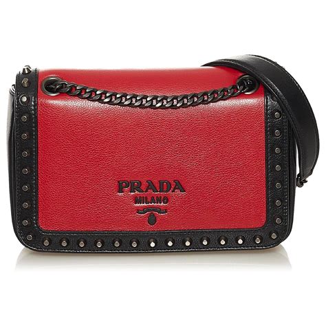borsa guess simile a quella di prada